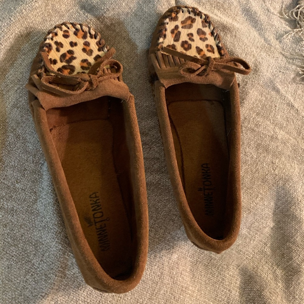 EUC Ladies Minnetonka moccasins